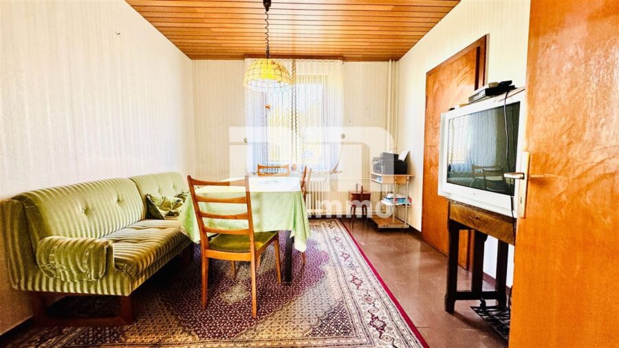 Großer Dreiseithof mit 2 bis 3 Wohneinheiten, 3 Nebengebäuden + großem Grundstück - EG Gebäudeteil 1 / Wohnzimmer